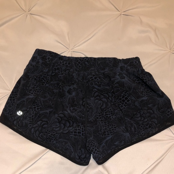 lululemon athletica Pants - Lululemon Hotty Hot 2.5